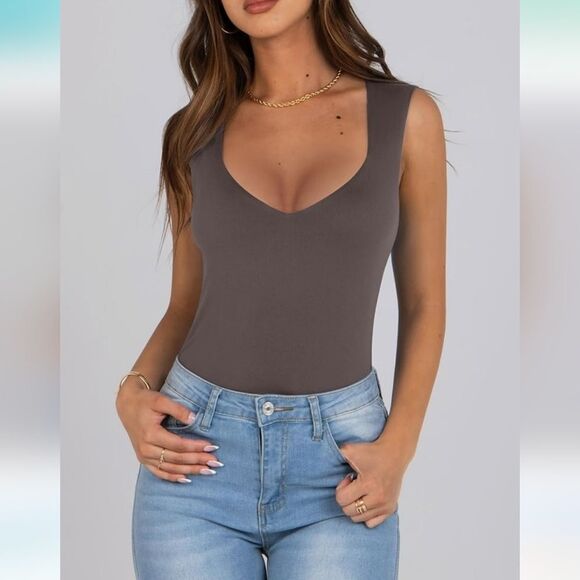 NWT Agnes Urban V Neck Tank Top Dressy Staple Sleeveless Tops Sexy Casual - Picture 3 of 4